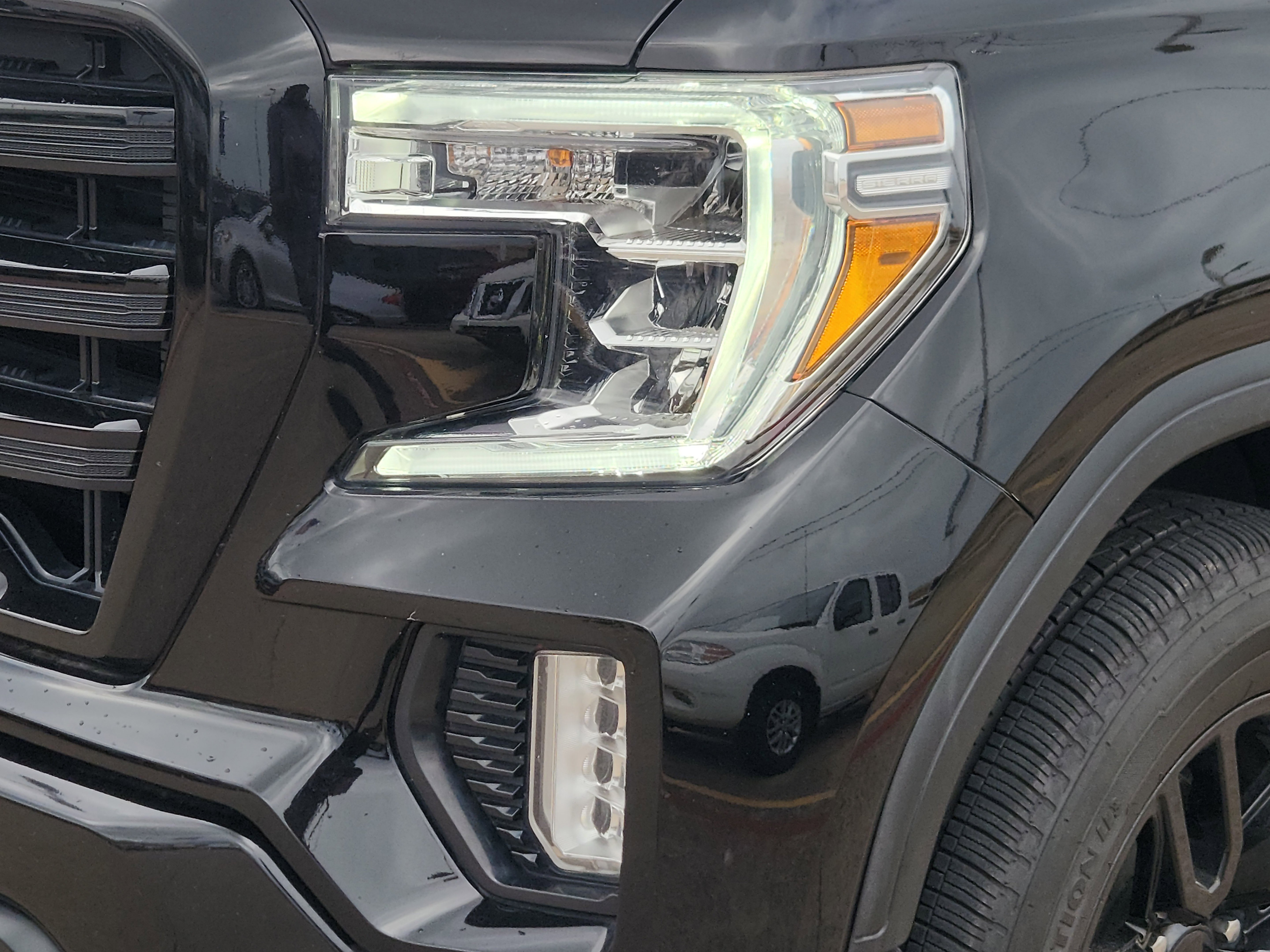 Used 2022 GMC Sierra 1500 Elevation w/ LPO, Elevation Black Package AWD/4WD image 6