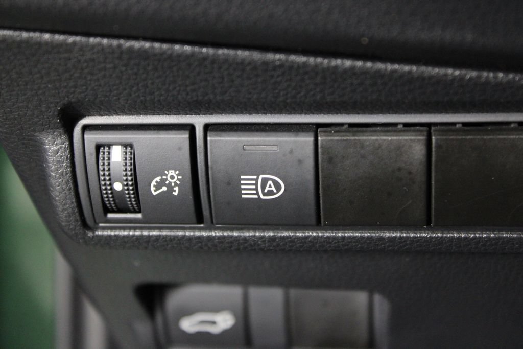 Used 2023 Toyota Corolla Cross XLE w/ Convenience Package FWD image 25