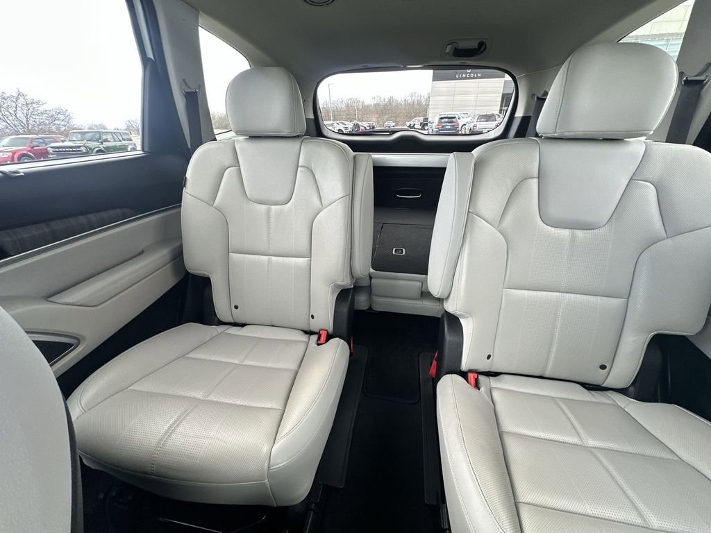 Used 2024 Kia Telluride EX w/ EX Captain's Chair Package FWD image 28