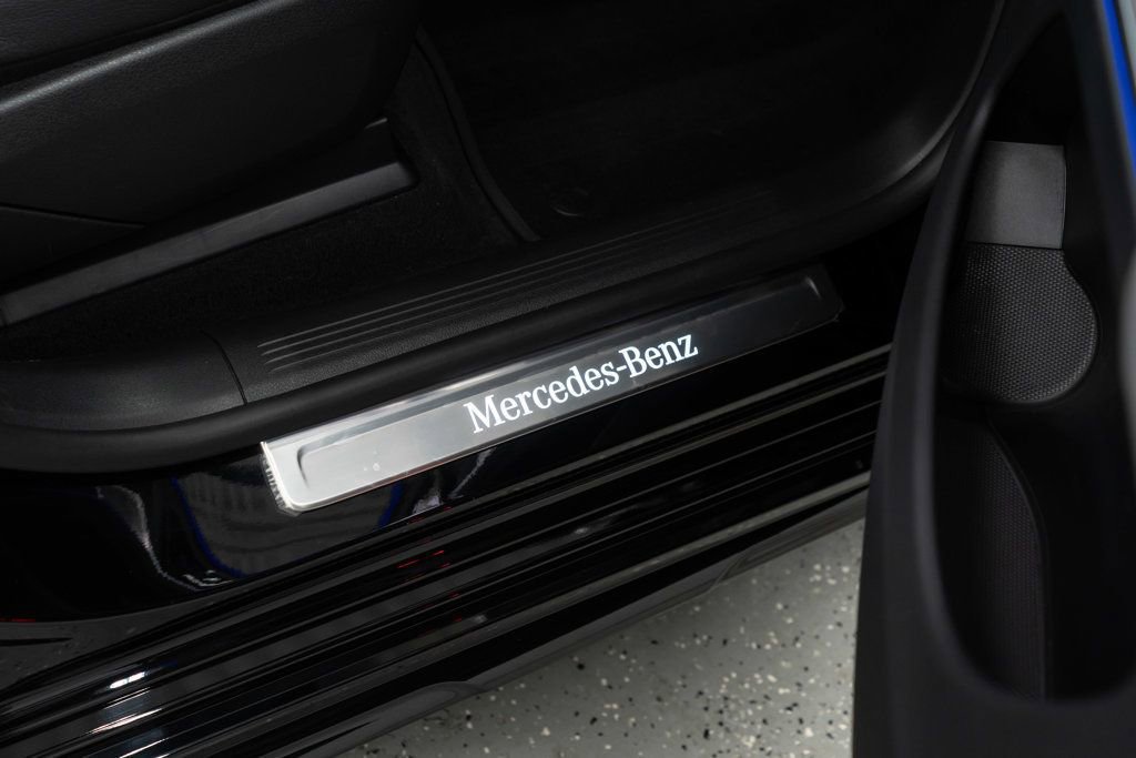 Used 2023 Mercedes-Benz EQS 580 4MATIC SUV w/ Exclusive Trim Package image 15