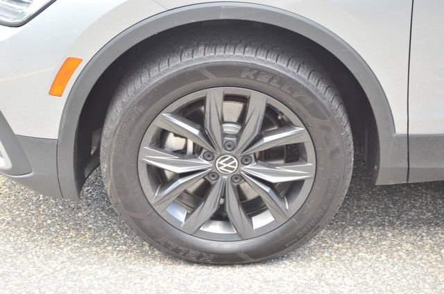 Used 2024 Volkswagen Tiguan SE AWD/4WD image 13