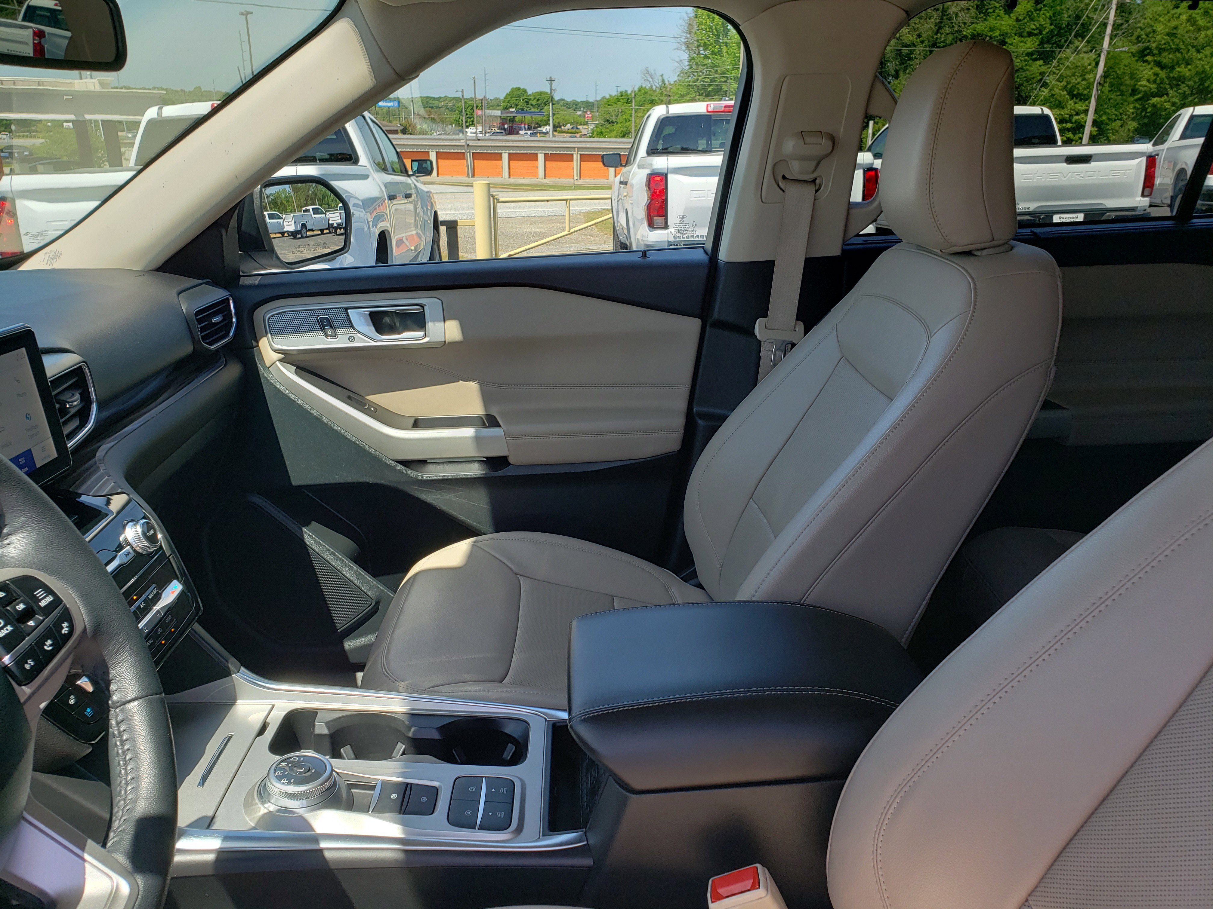 Used 2024 Ford Explorer Limited RWD image 28
