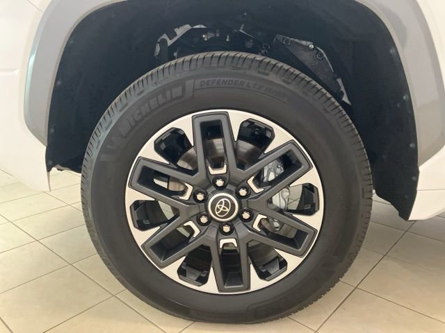 Used 2023 Toyota Tundra Limited AWD/4WD image 30