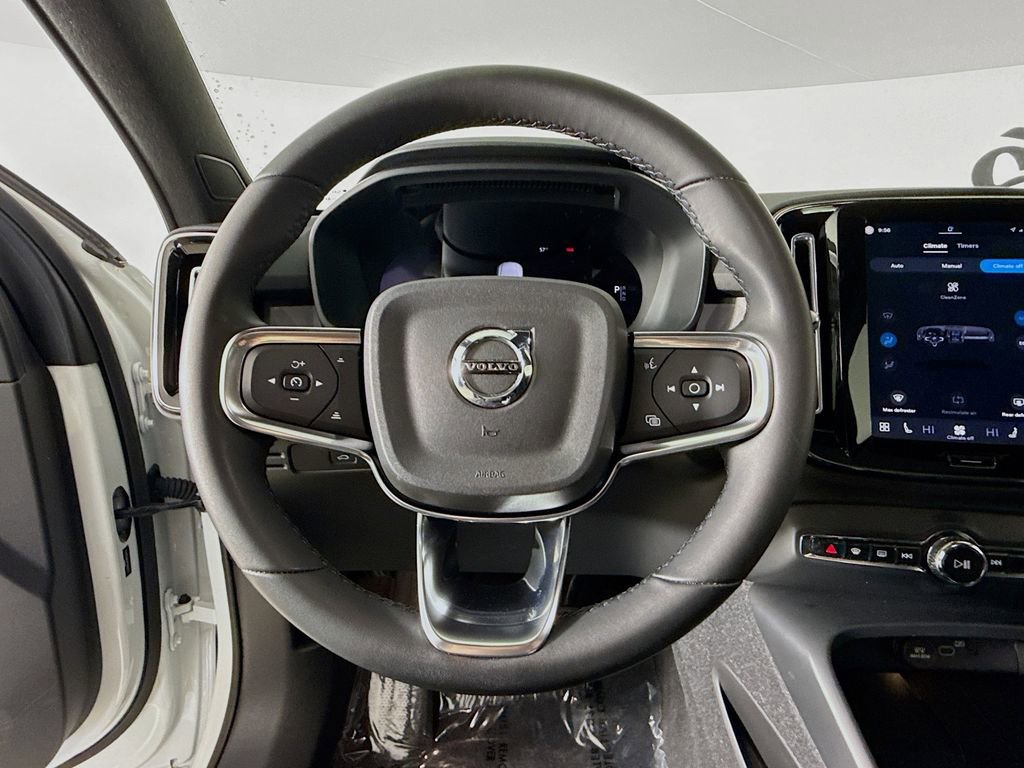 Used 2023 Volvo C40 Recharge Core image 11