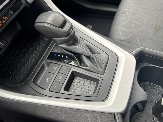 Used 2021 Toyota RAV4 XLE w/ Convenience Package FWD image 22