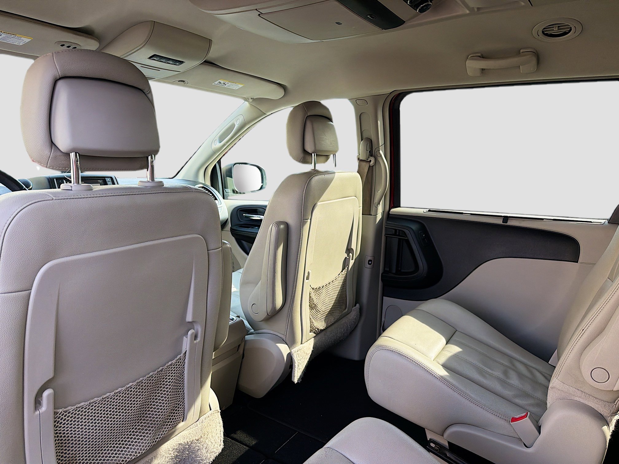 Used 2013 Chrysler Town & Country Touring image 6