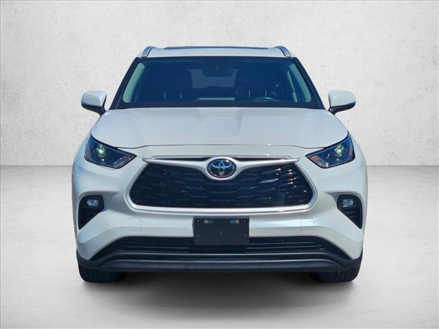 Used 2025 Toyota Highlander XLE FWD video 2