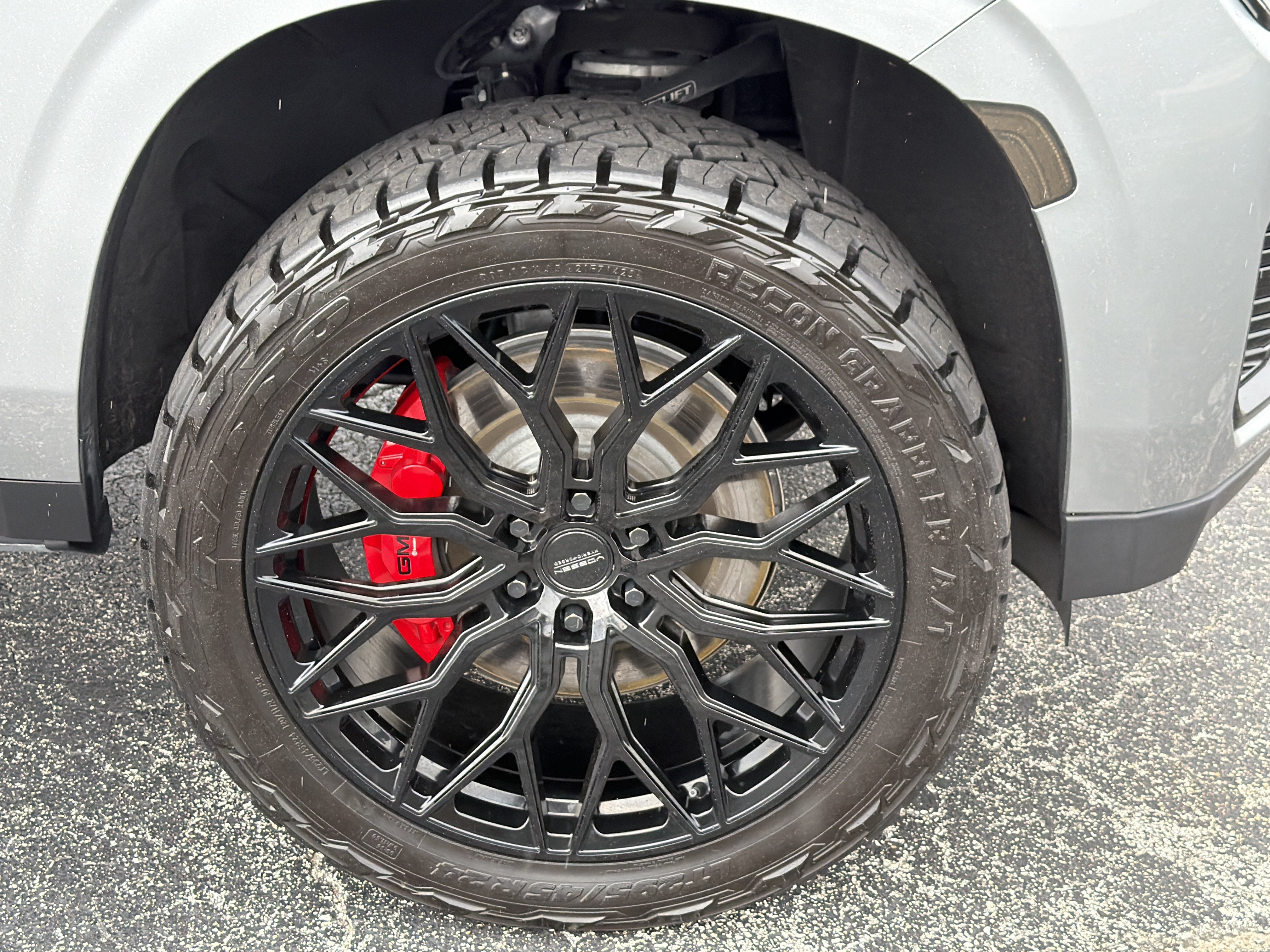 Used 2023 GMC Yukon Denali AWD/4WD image 9