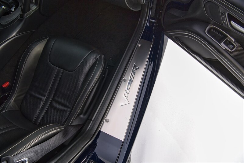 Used 2014 SRT Viper GTS w/ GTS Laguna Interior Package RWD image 31