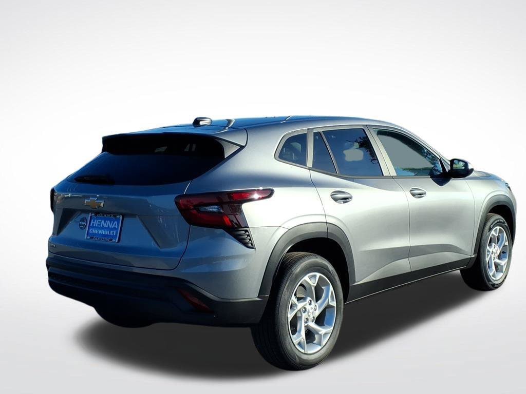 New 2026 Chevrolet Trax LS w/ LS Convenience Package FWD image 4