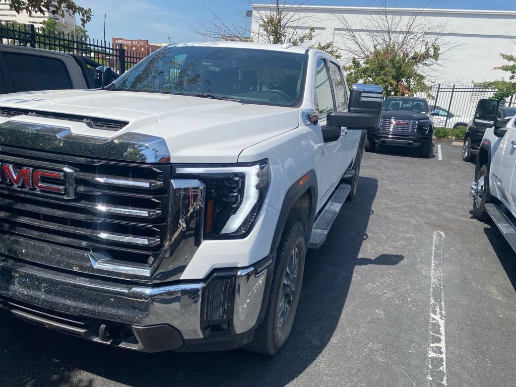 Used 2025 GMC Sierra 2500 SLT AWD/4WD image 3