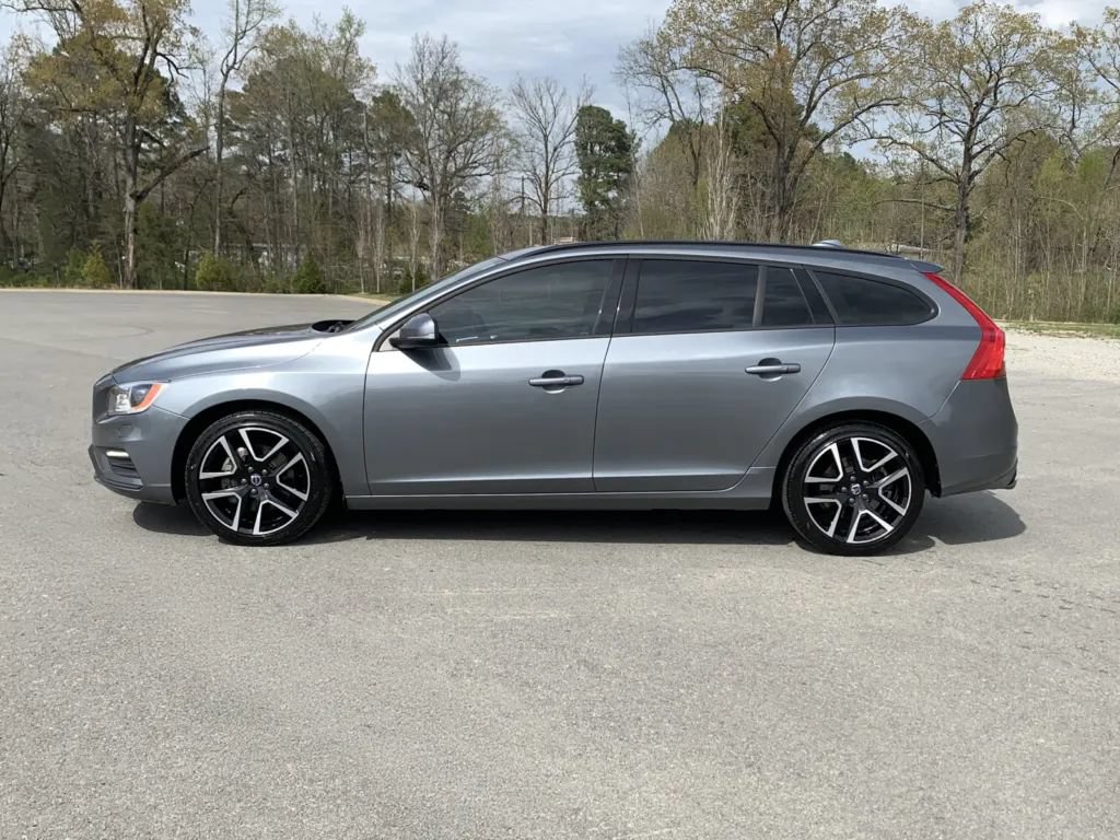 Used 2018 Volvo V60 T5 Dynamic w/ Vision Package AWD/4WD image 4