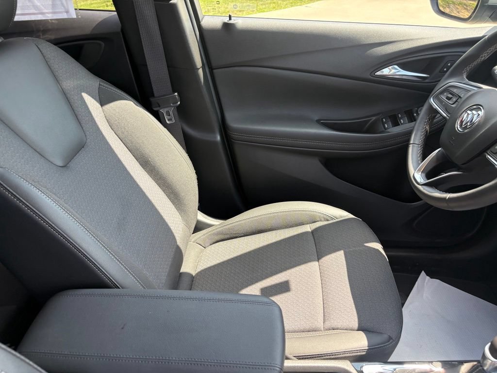 Used 2023 Buick Encore GX Select w/ Sport Touring Package FWD image 29