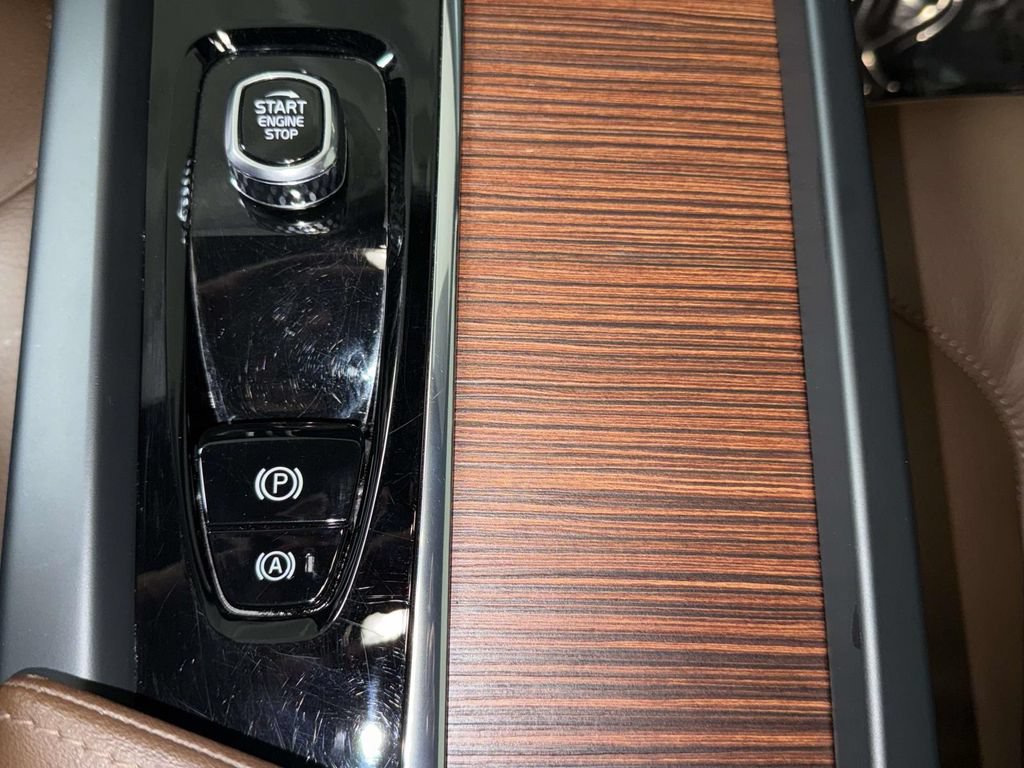 Used 2025 Volvo V60 B5 Cross Country Plus AWD/4WD image 23