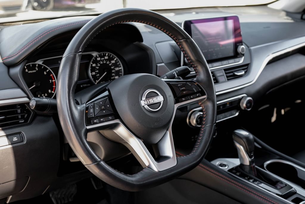 Used 2023 Nissan Altima 2.5 SR image 14
