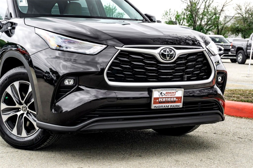 Used 2022 Toyota Highlander XLE image 3