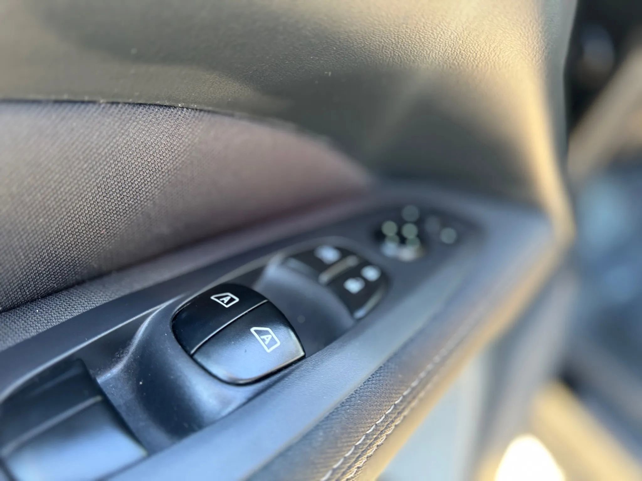 Used 2017 Nissan Pathfinder SV image 34