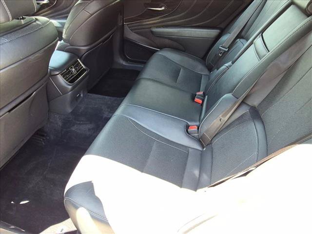 Used 2022 Lexus LS 500 w/ Accessory Package (Z2) RWD image 20
