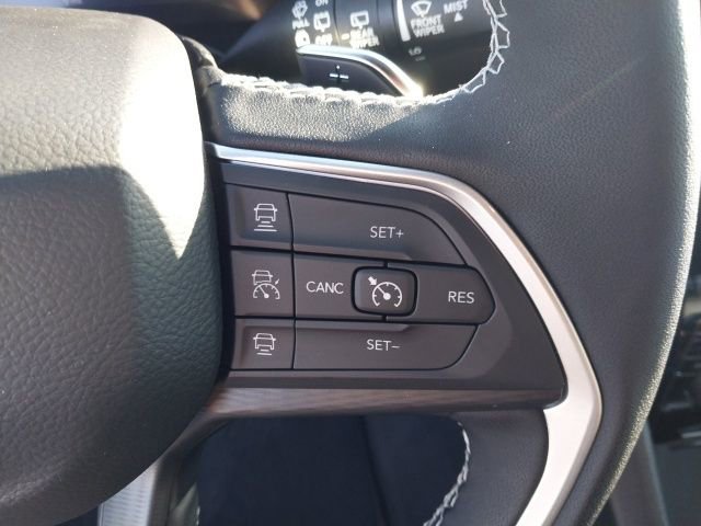 New 2025 Jeep Grand Cherokee Laredo image 9