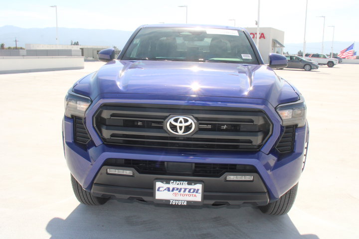 Certified 2025 Toyota Tacoma SR5 AWD/4WD image 8