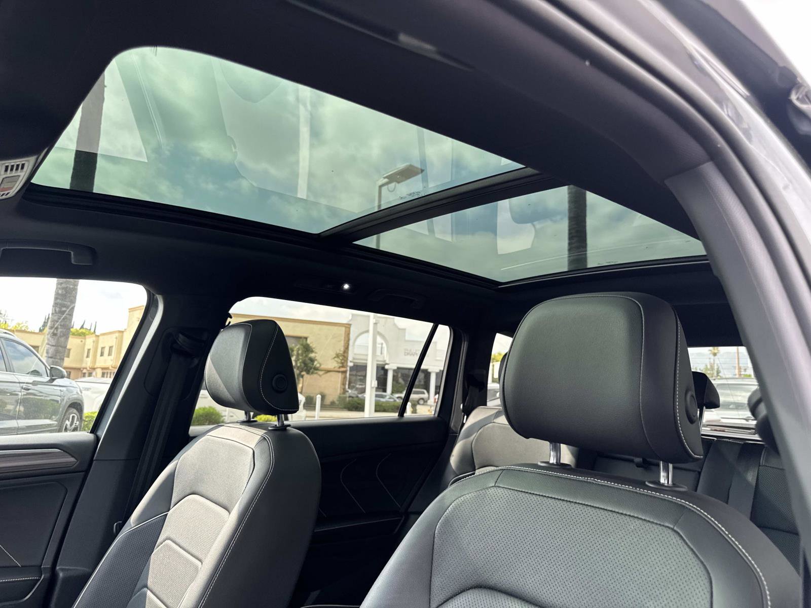 Certified 2023 Volkswagen Tiguan SEL R-Line image 18