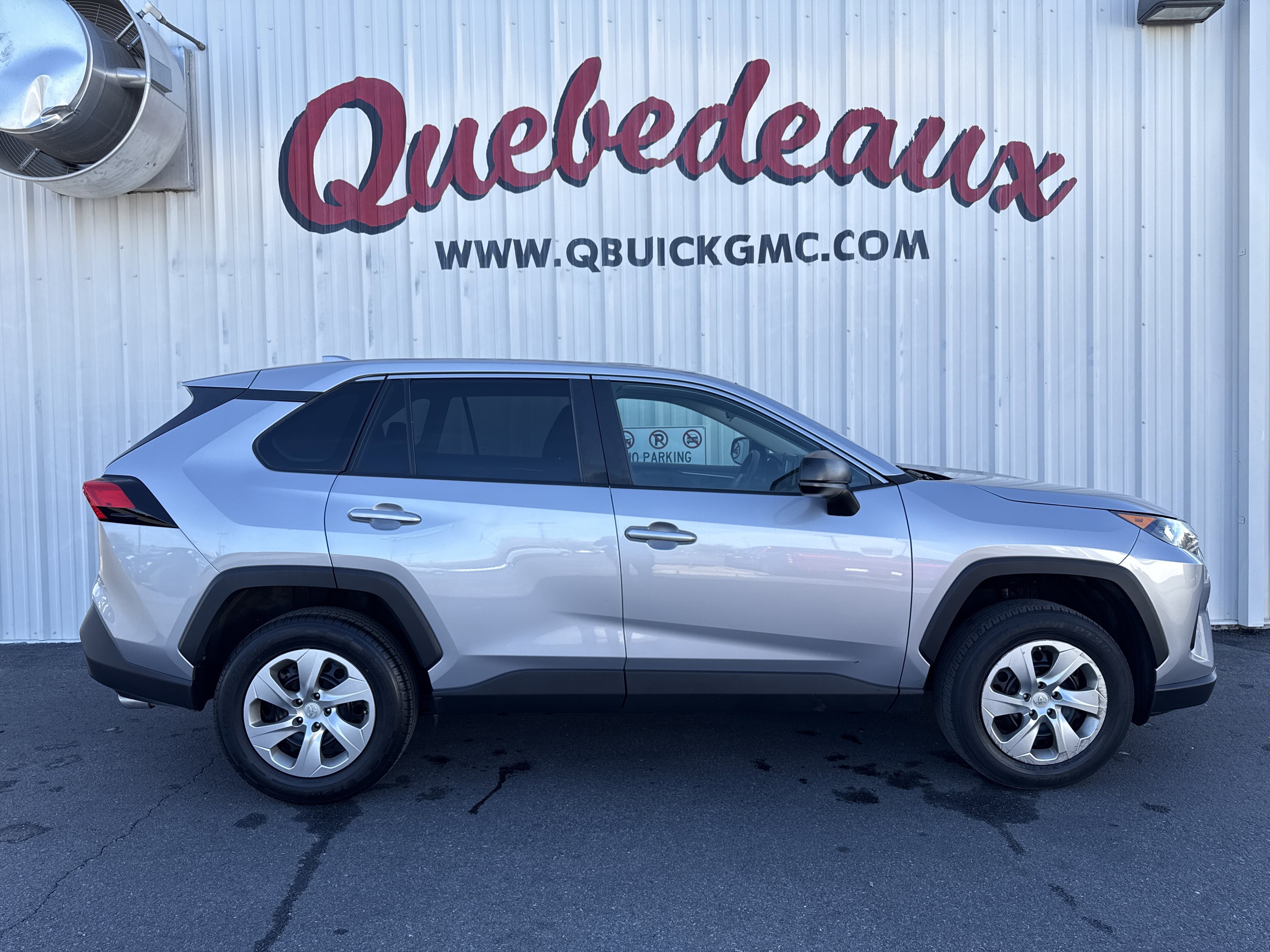 Used 2022 Toyota RAV4 LE image 20