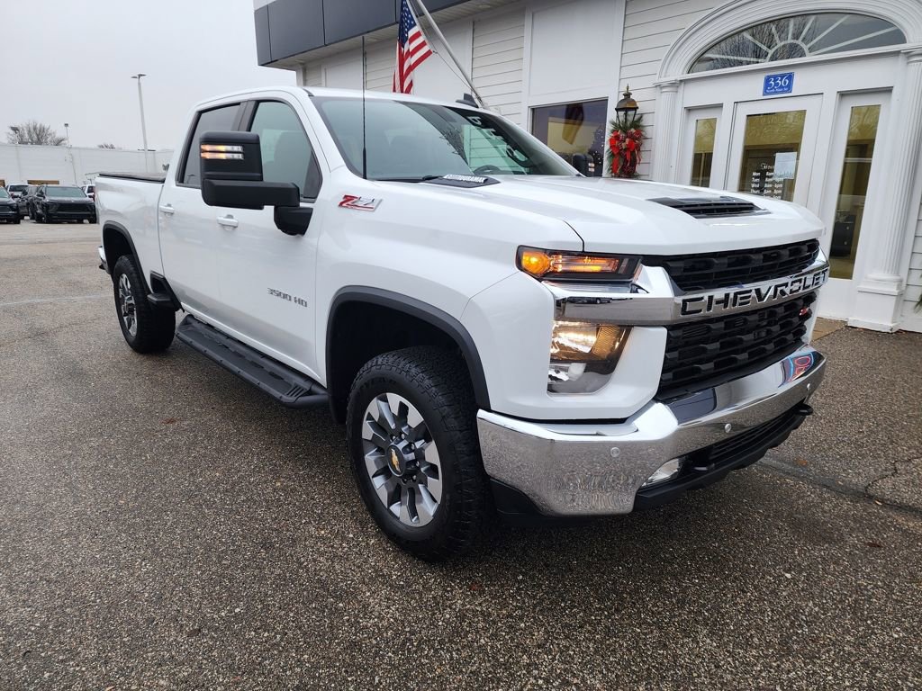 Certified 2022 Chevrolet Silverado 3500 LT w/ Convenience Package image 3