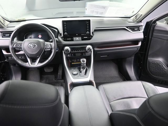 Used 2020 Toyota RAV4 Limited AWD/4WD image 23