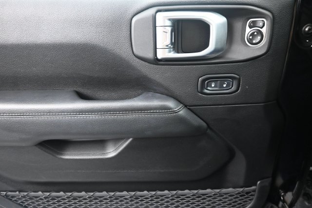 Used 2020 Jeep Wrangler Unlimited Sahara AWD/4WD image 17