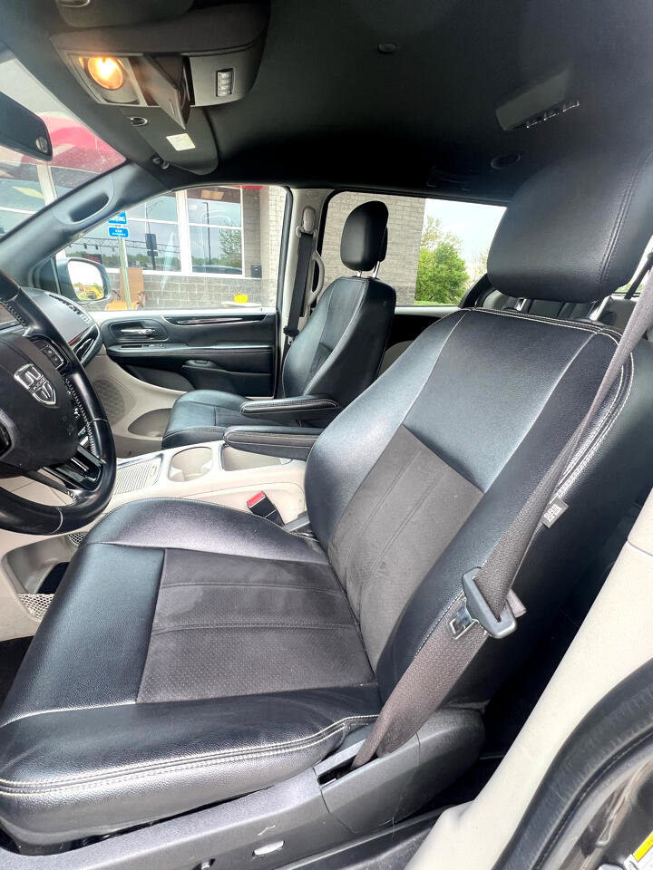 Used 2020 Dodge Grand Caravan SXT image 13