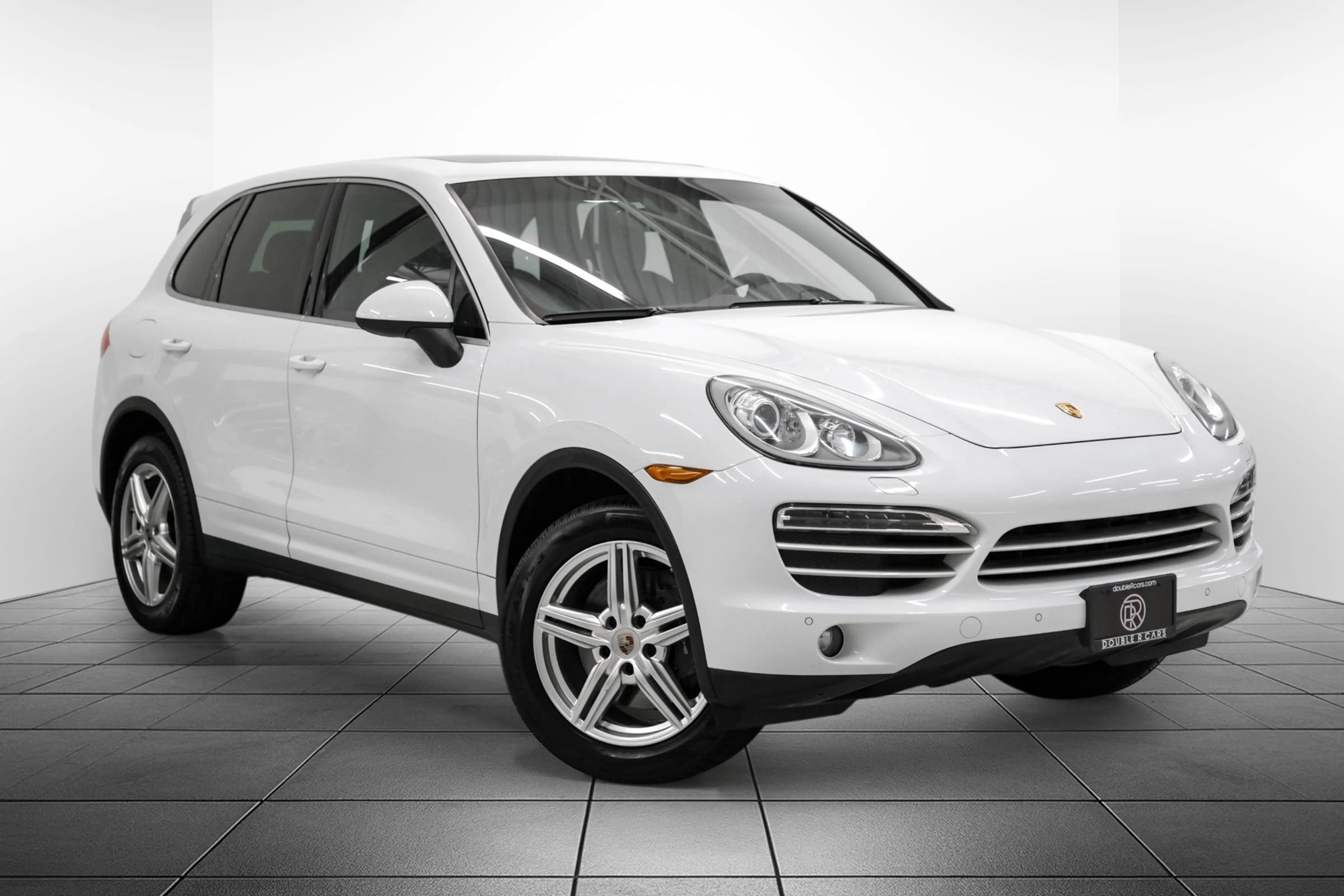 Used 2014 Porsche Cayenne Platinum Edition AWD/4WD image 7