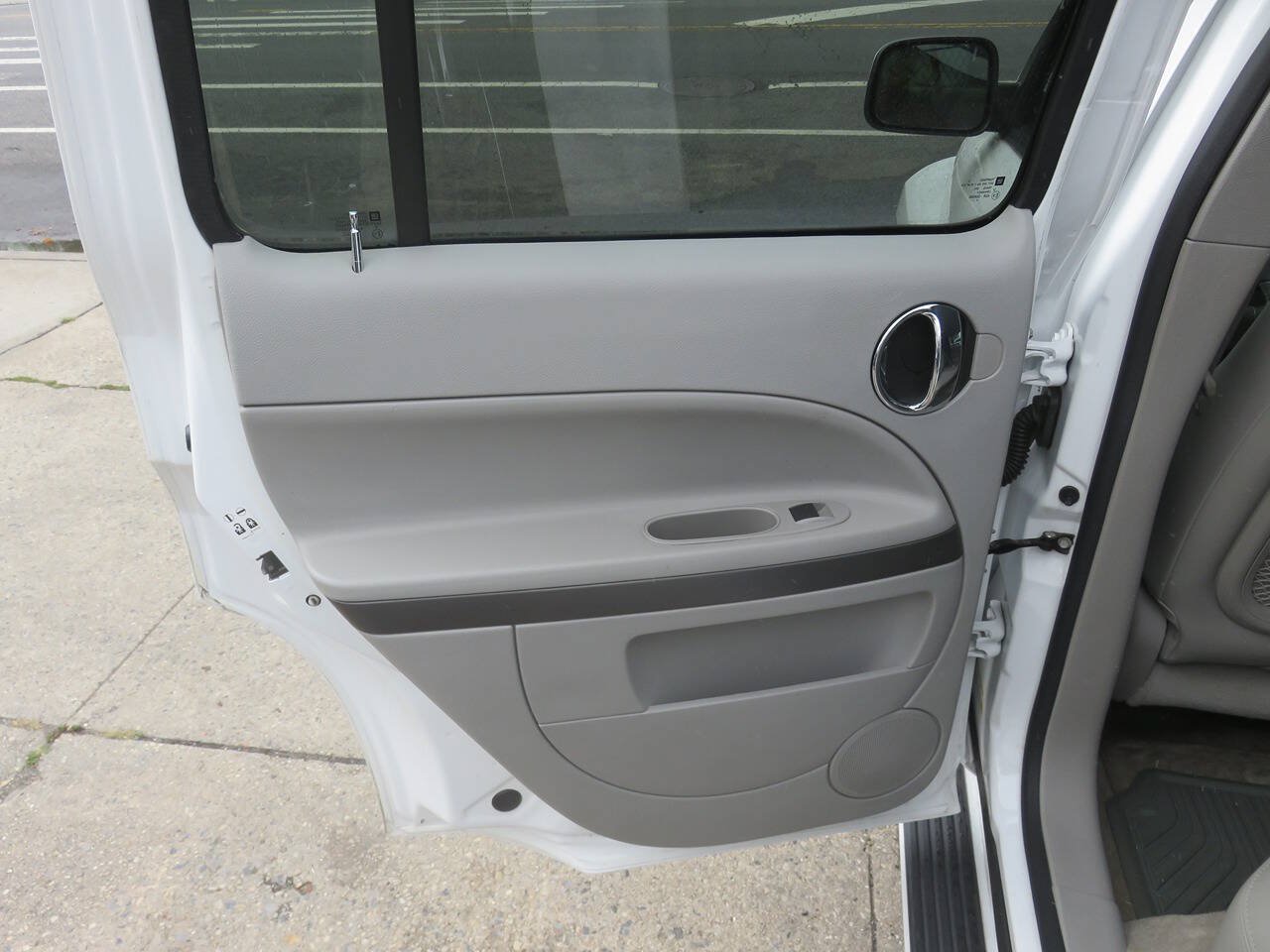 Used 2011 Chevrolet HHR LT FWD image 25