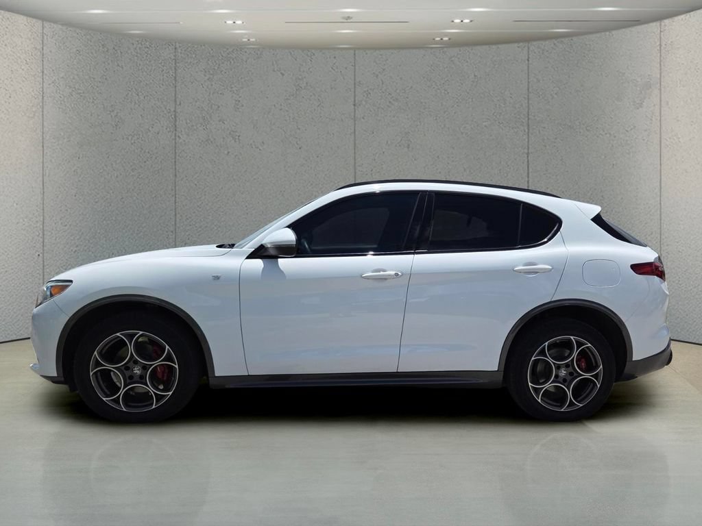 Used 2022 Alfa Romeo Stelvio Ti AWD/4WD image 9