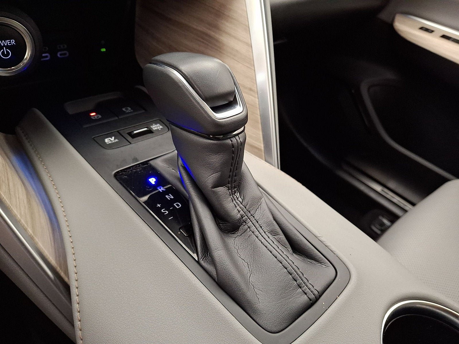 Certified 2024 Toyota Venza Limited AWD/4WD image 4