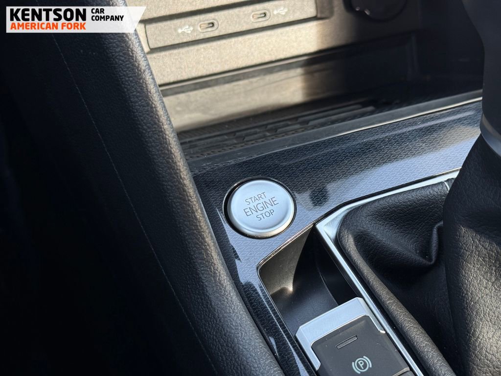 Used 2025 Volkswagen Taos SE image 32