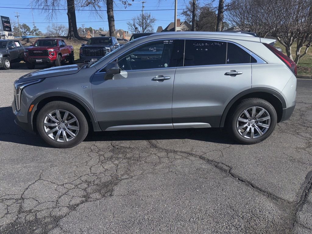 Used 2023 Cadillac XT4 Premium Luxury image 2