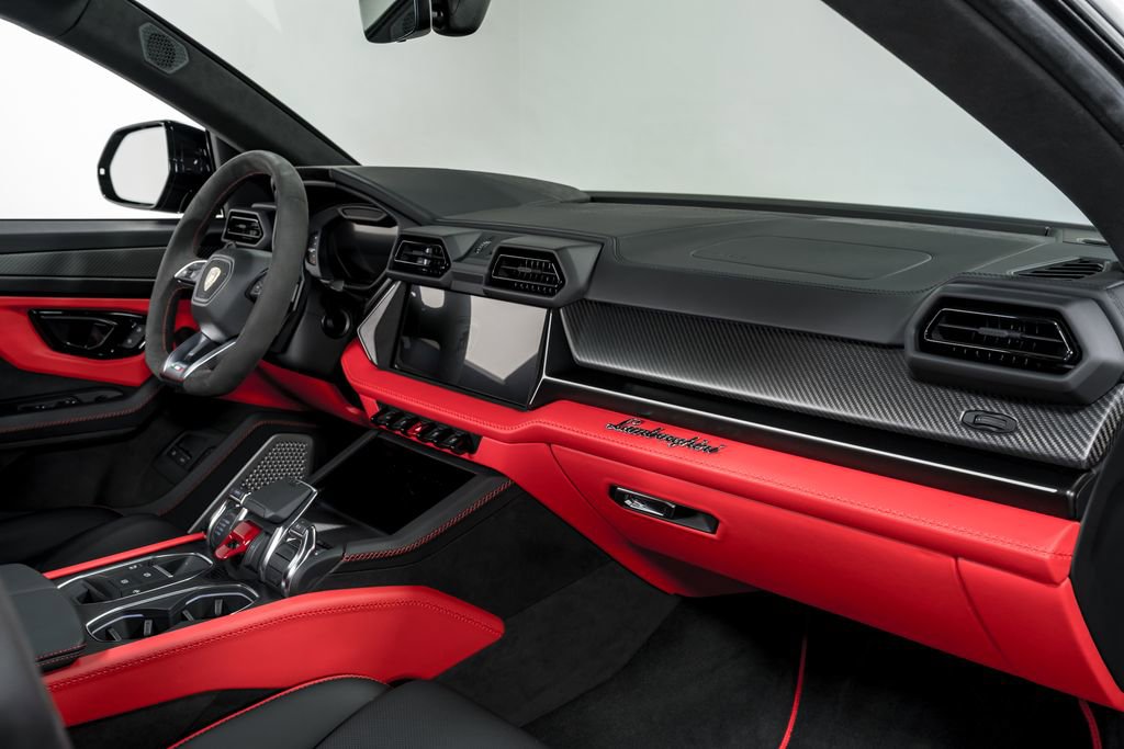 Used 2025 Lamborghini Urus SE image 40