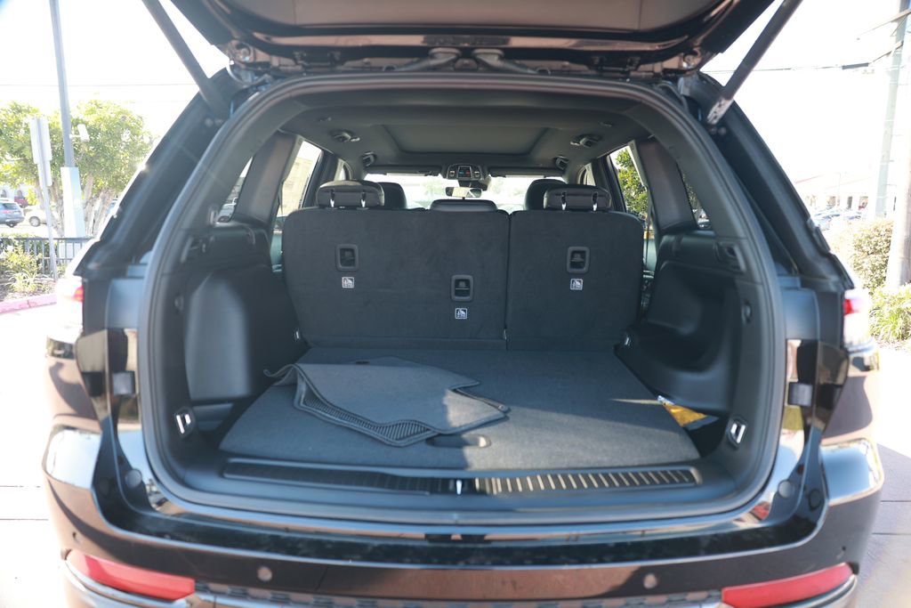 New 2025 Jeep Grand Cherokee Limited w/ Black Appearance Package image 32