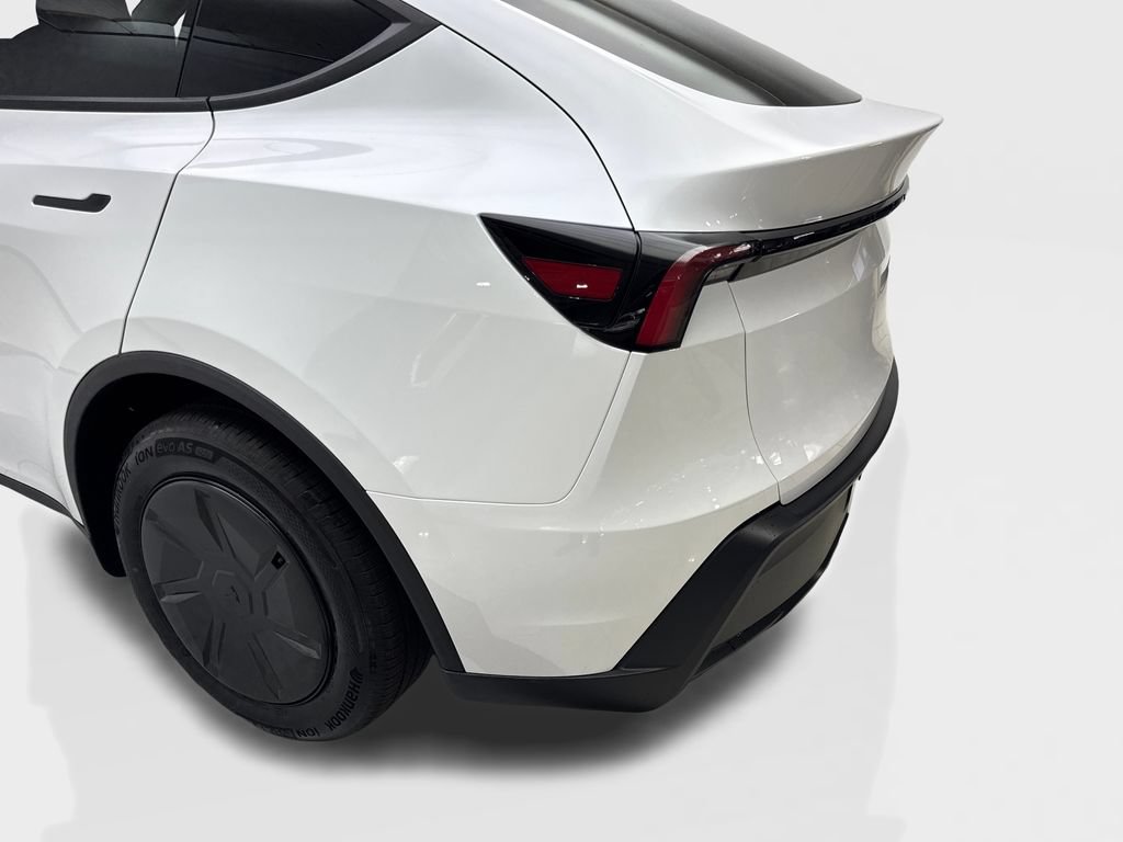 Used 2026 Tesla Model Y 2WD image 17