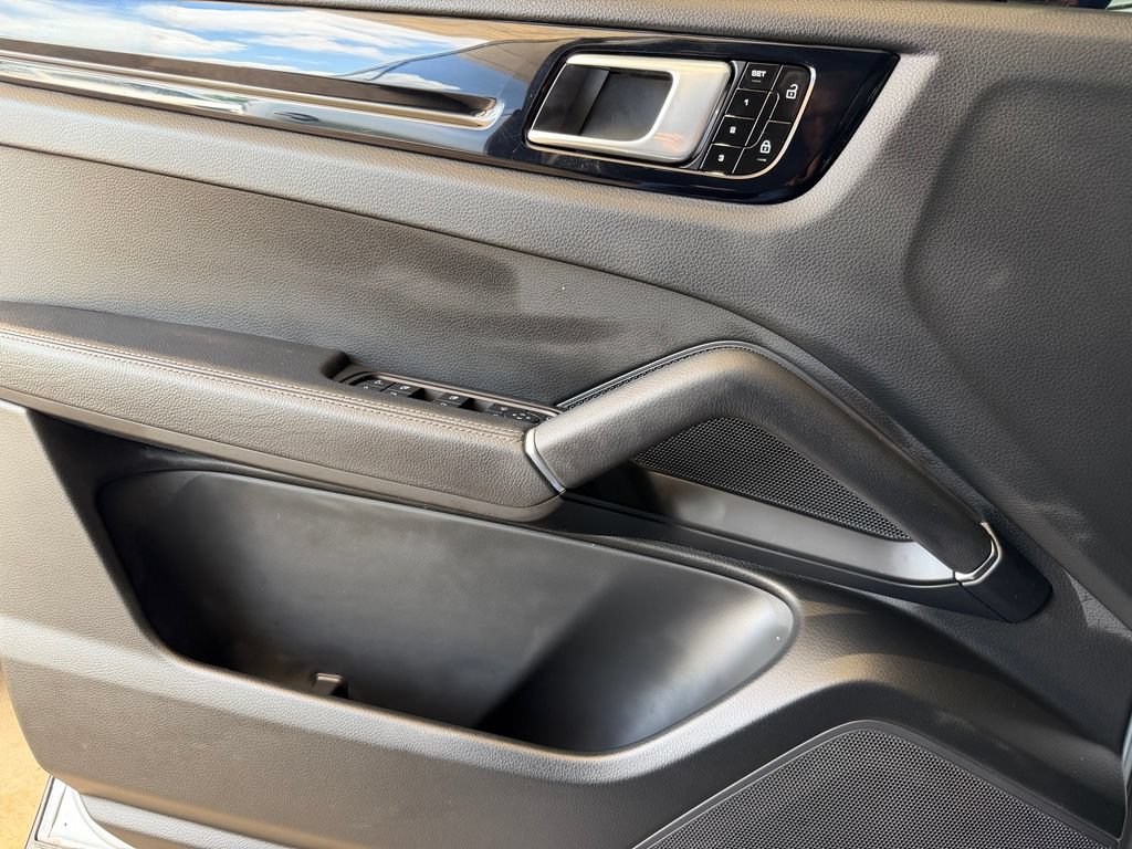 Certified 2021 Porsche Cayenne Coupe AWD/4WD image 25