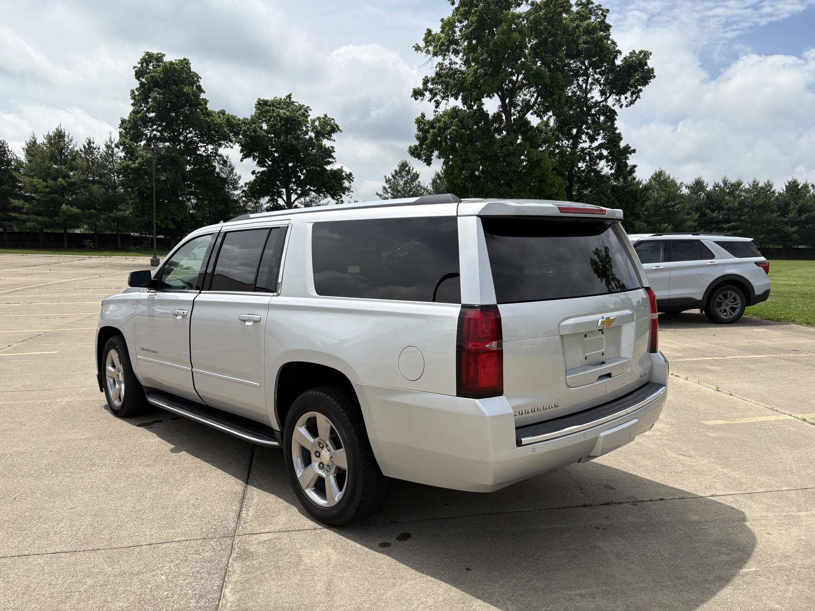 Used 2020 Chevrolet Suburban Premier AWD/4WD image 27