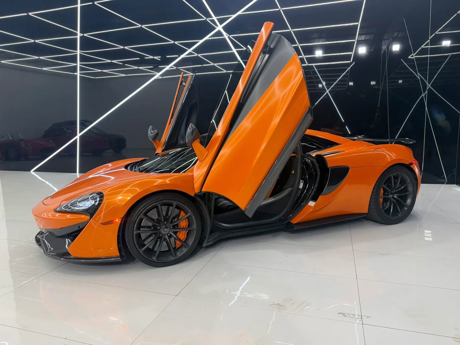 Used 2019 McLaren 570S Spider image 4