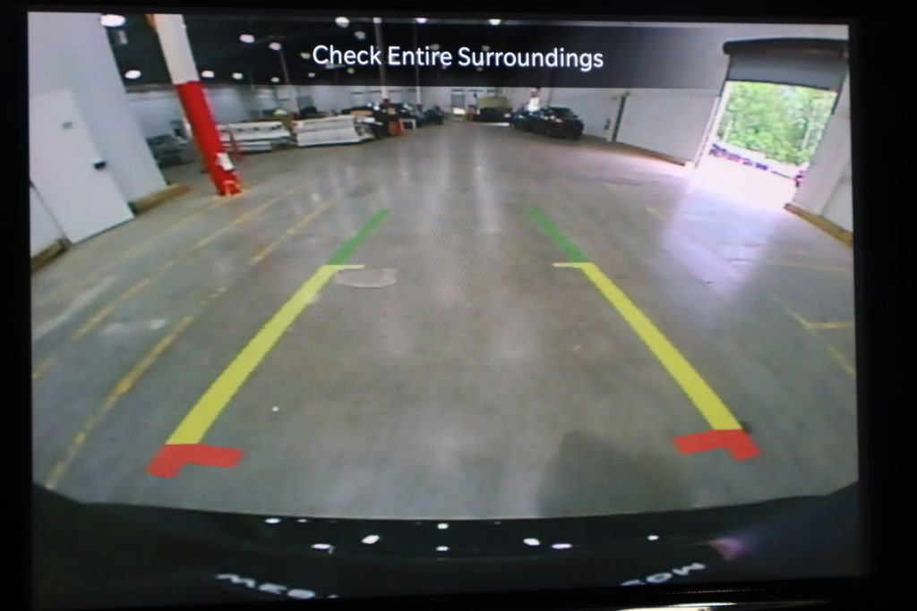 Used 2024 Chrysler Pacifica Touring-L image 7