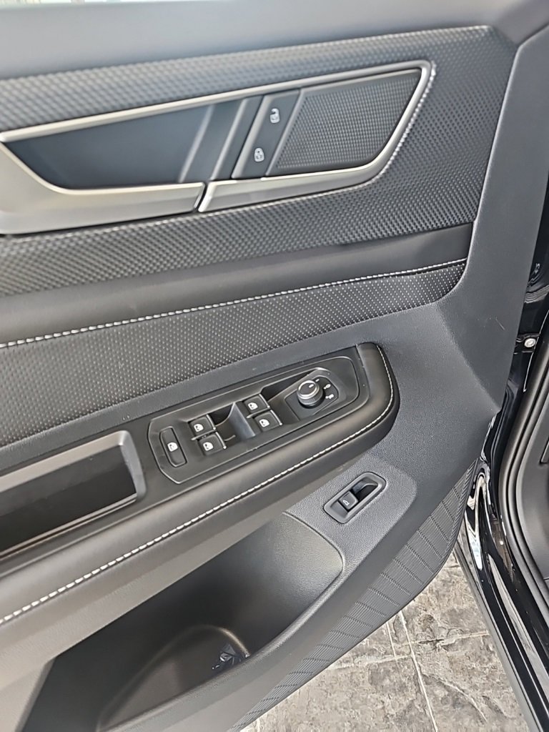 New 2026 Volkswagen Atlas Cross Sport SEL R-Line image 28