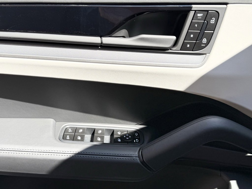 New 2026 Porsche Cayenne Coupe image 15