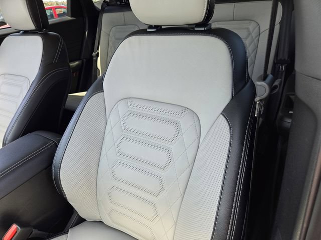 Used 2024 Ford Escape SE w/ PHEV Premium Package FWD image 17