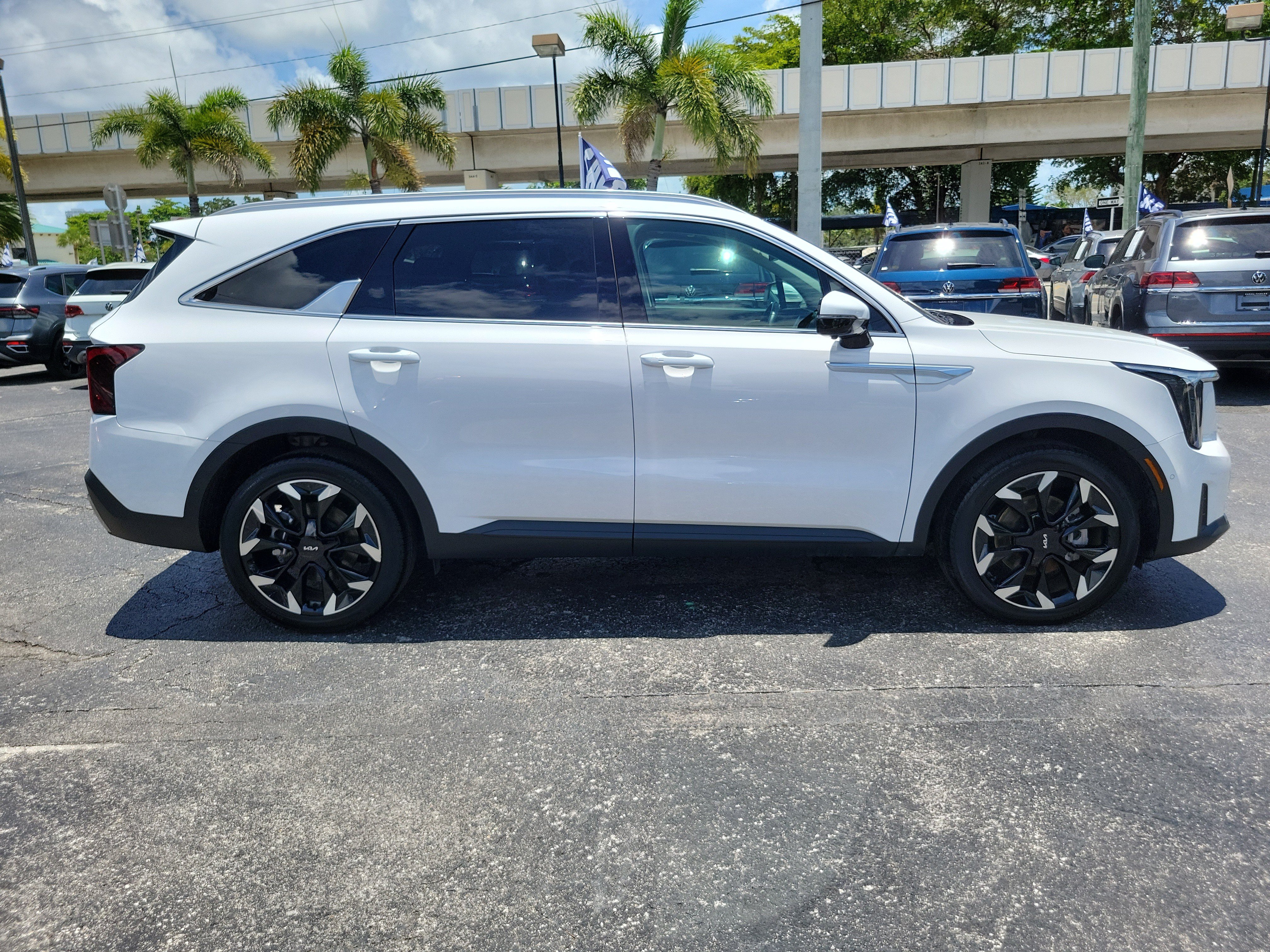Used 2025 Kia Sorento SX FWD image 6
