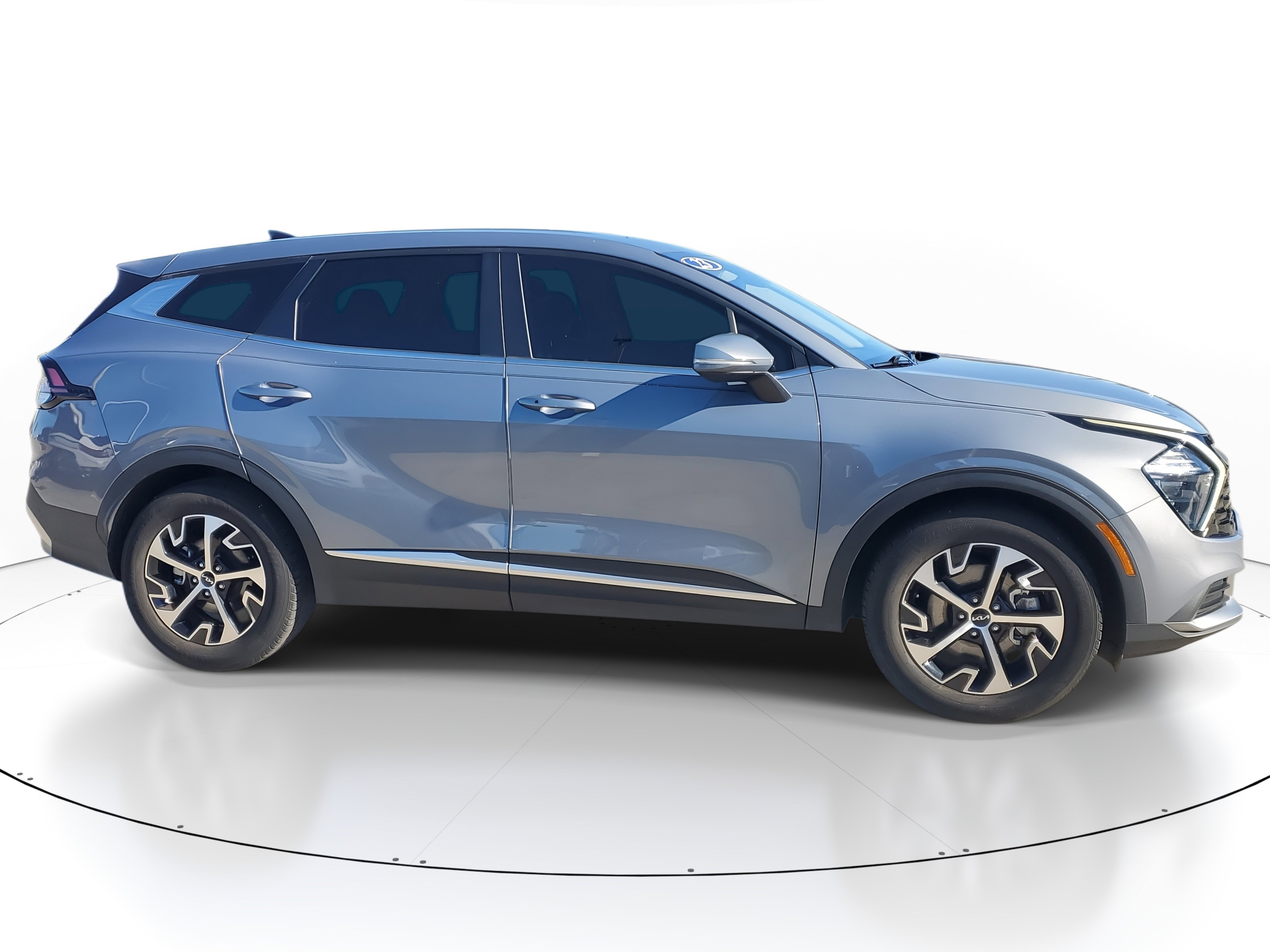 Used 2023 Kia Sportage EX image 3