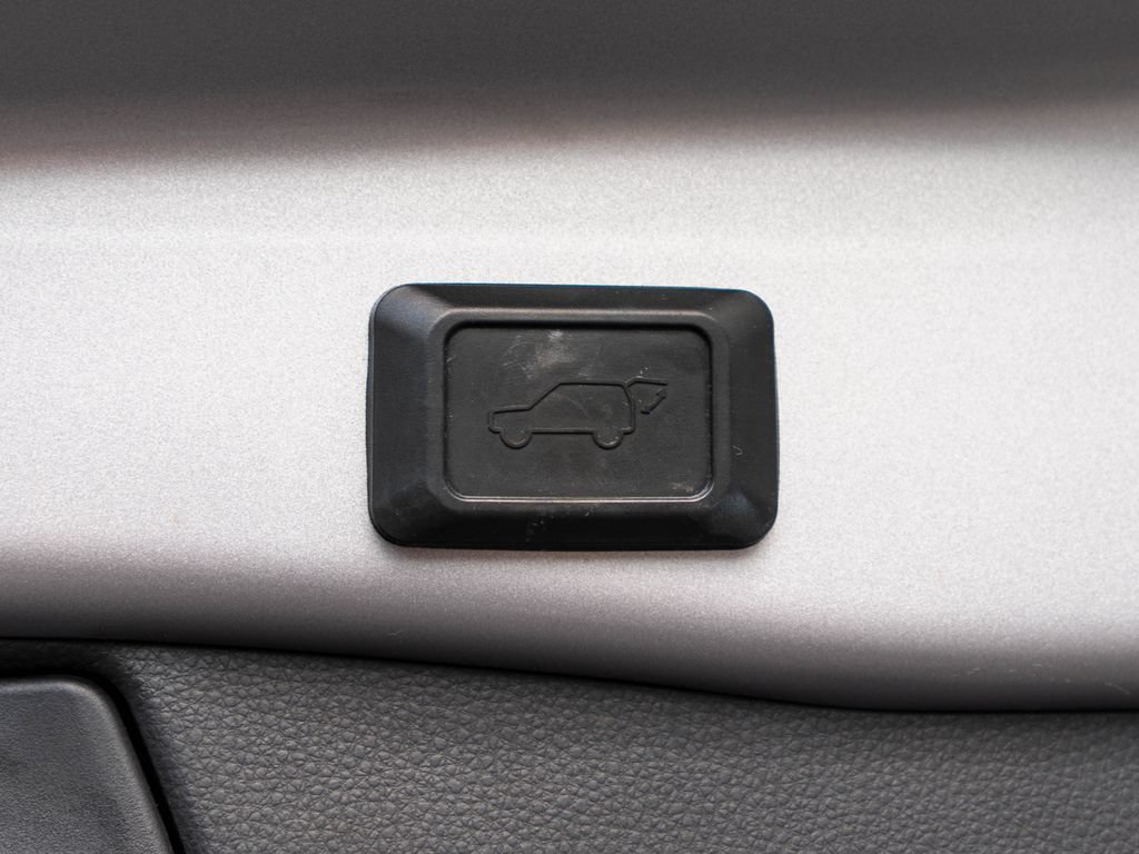 Used 2019 Toyota RAV4 XLE Premium w/ Cold Weather Package AWD/4WD image 43