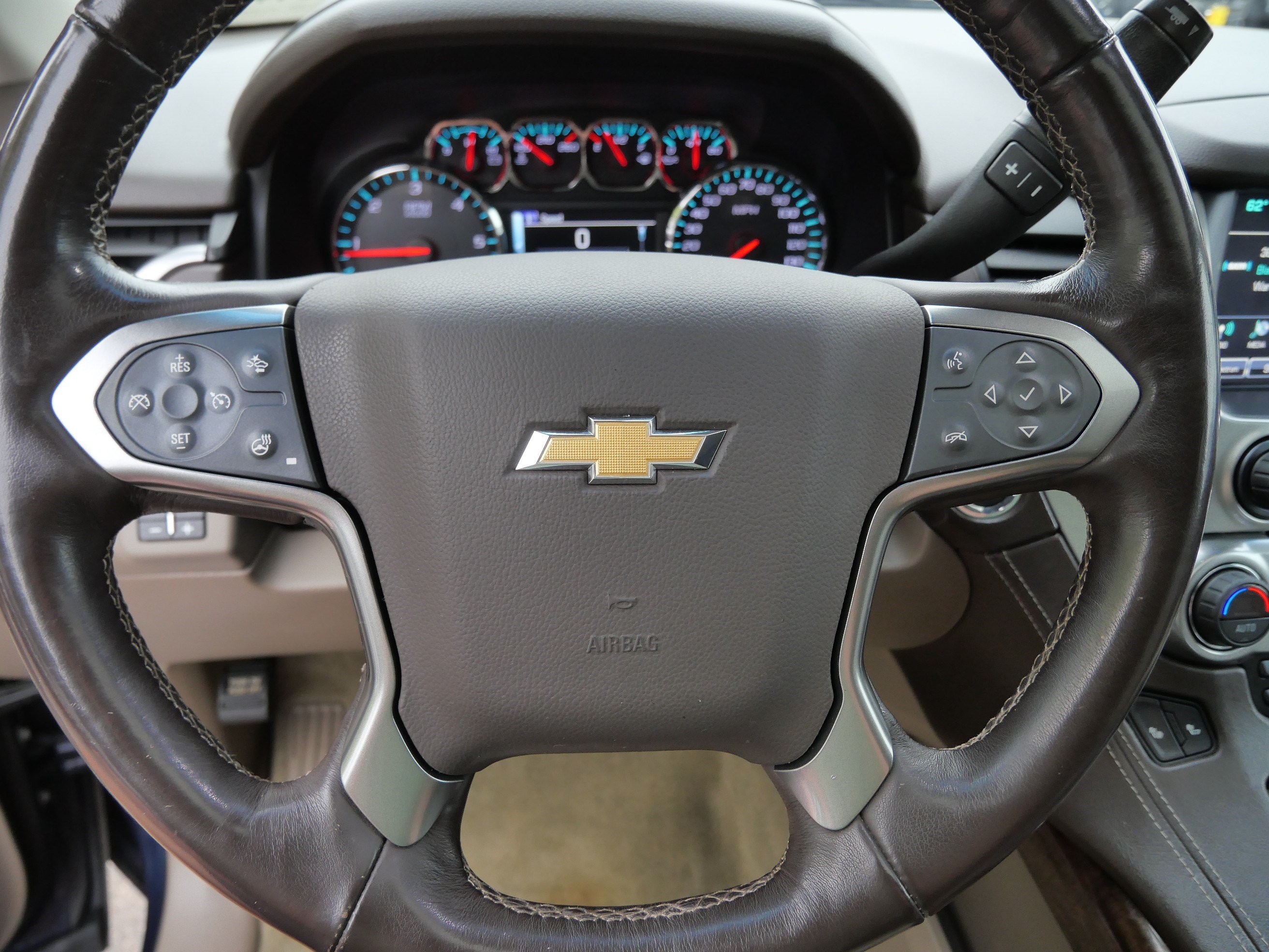 Used 2019 Chevrolet Tahoe LT w/ Luxury Package AWD/4WD image 25
